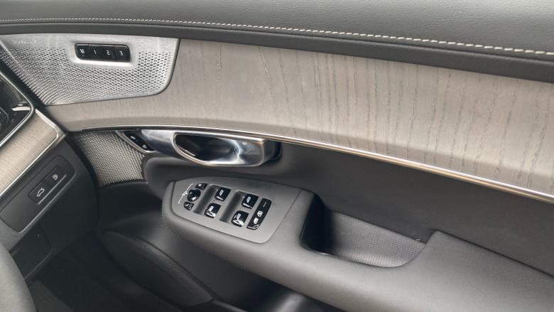 Volvo XC90 2.0 T8 PHEV Ultra Dark 5dr AWD Geartronic Estate